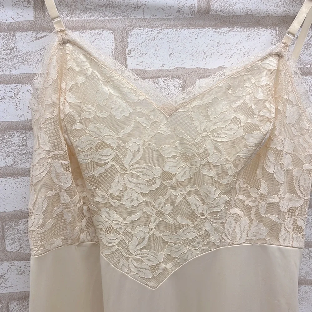 Vintage Vanity Fair Lace Trimmed Slip Dress In Cream 38 L - Picture 2 of 9